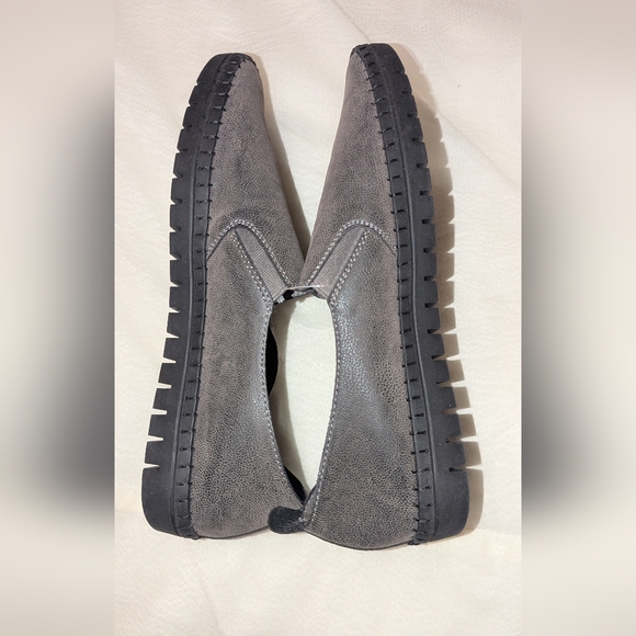 Easy Street Gray Flats - Picture 5 of 7